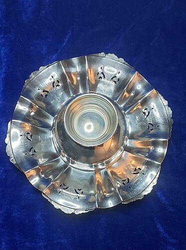 Can anyone tell me more about this Marlboro plate - Silver