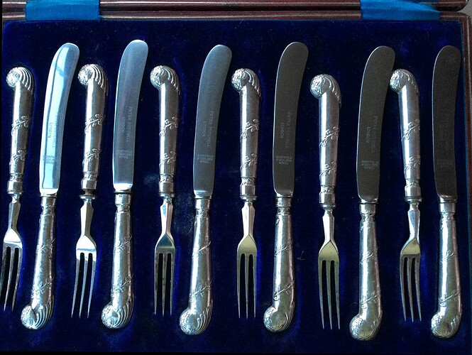 Pistol Handles Dessert Set_02