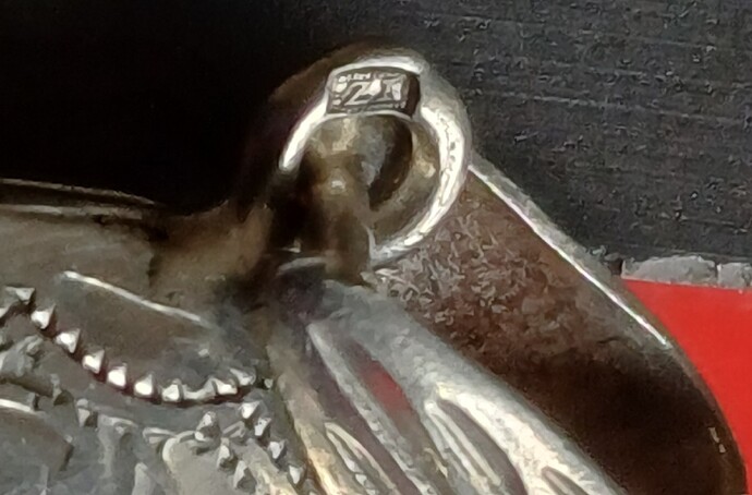 locket 3