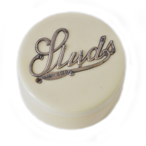 CHGROCUF909-celluloid-and-silver-vintage-studs-box-4