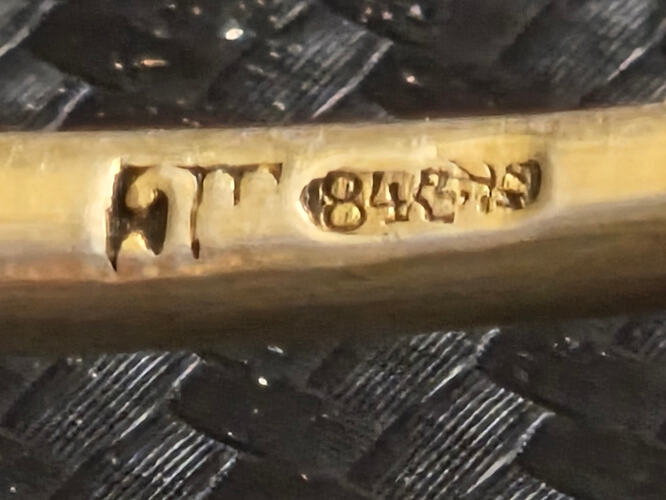 1157