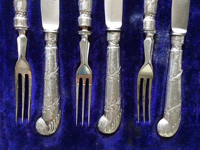 Pistol Handles Dessert Set_03