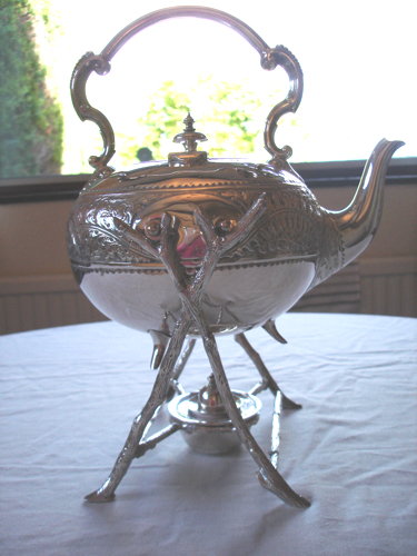 Silver_Tea_Kettle_Small_01.jpg
