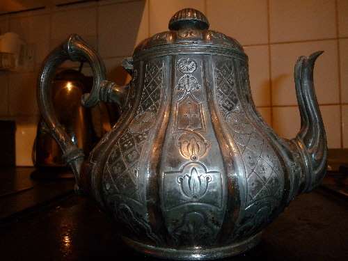 silver tea pot(1).JPG