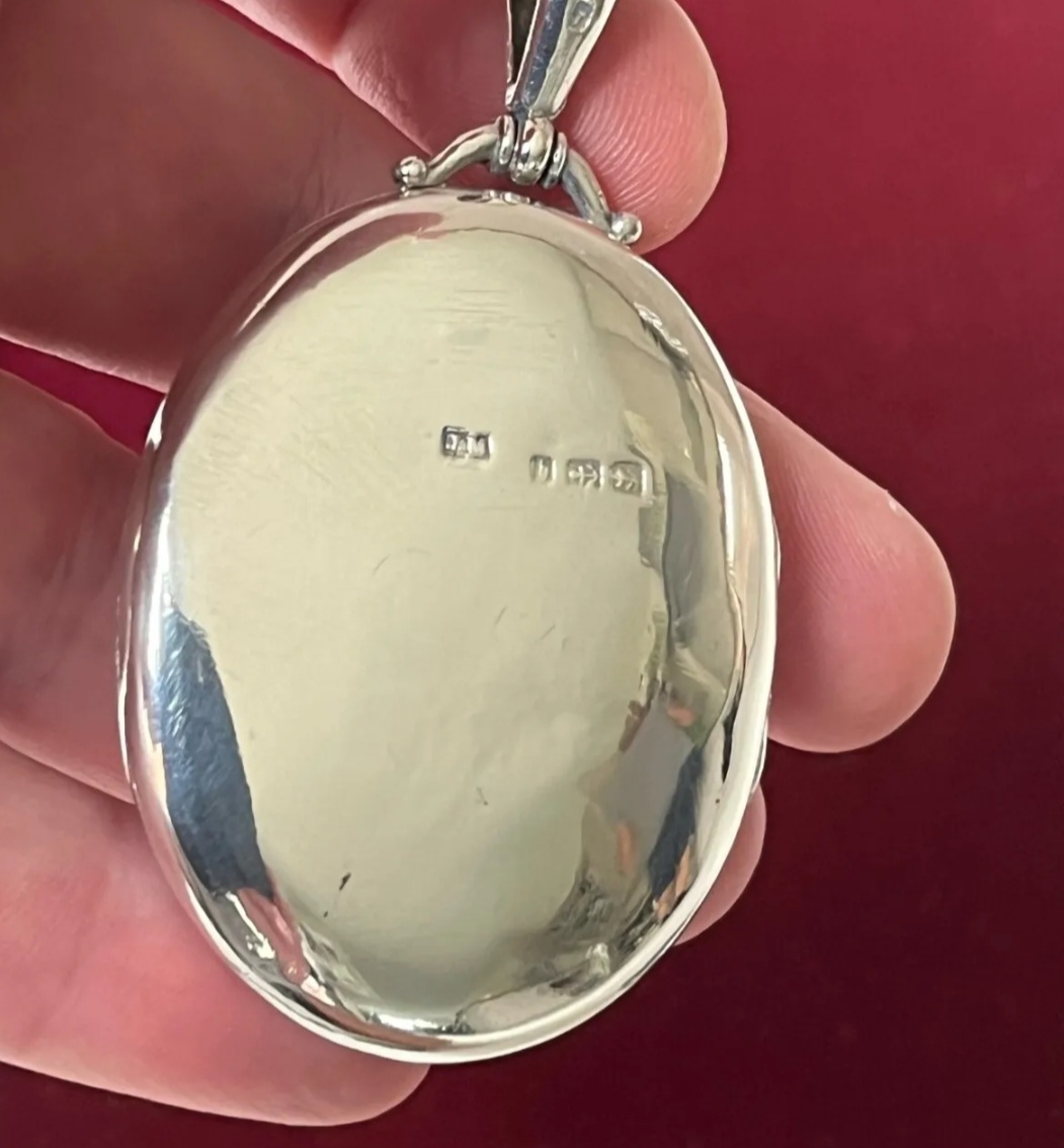 Birmingham made silver locket - What is it? - Silver