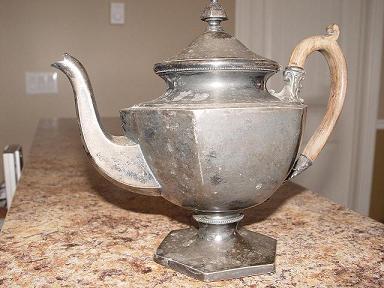 silver tea pot 001.jpg